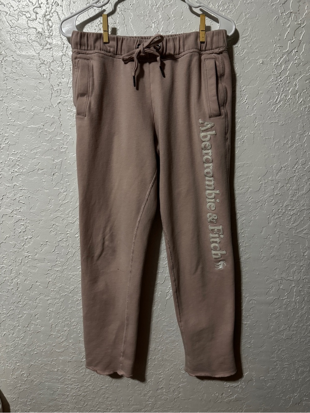 Abercrombie & Fitch Logo Spell Out Sweatpants Embroidered in Dusky Pink